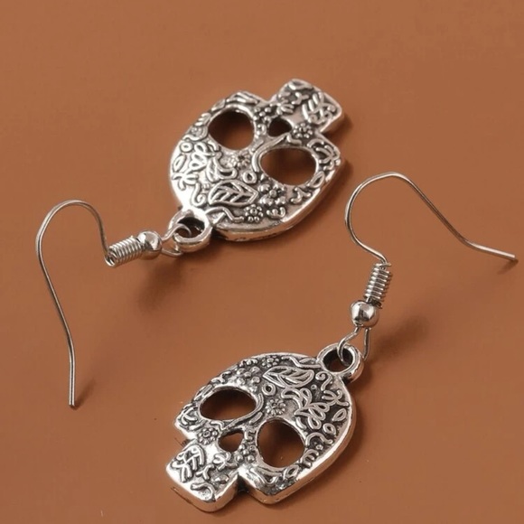 💀 Awesome Rustic Style Floral Print Skeleton Skull Drop Earrings 💀 - Picture 3 of 6